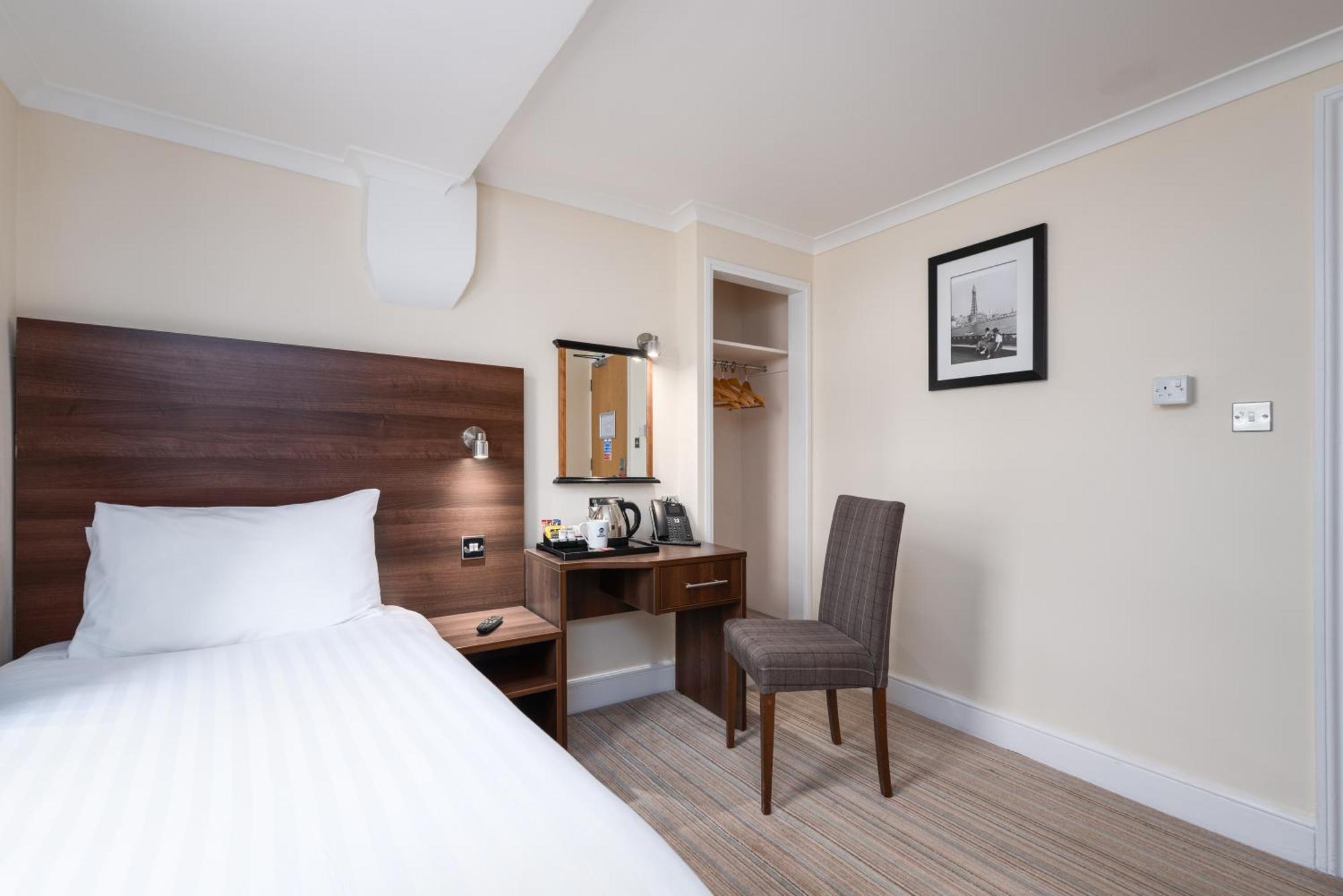 Best Western Carlton Hotel Blackpool Room photo
